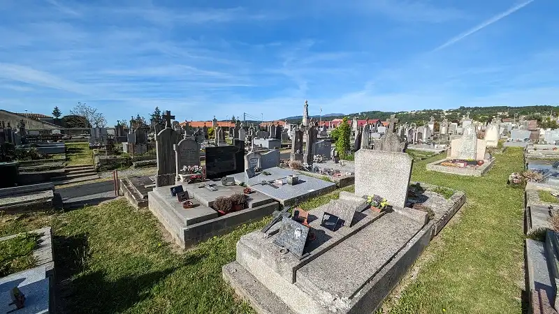 Un carré au cimetière d'Aubenas