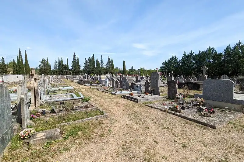 Rénovation de tombes à Joyeuse