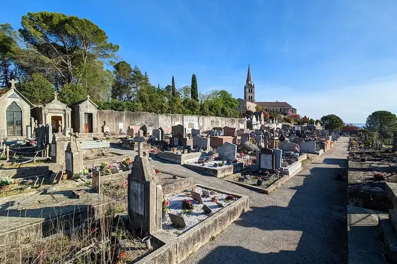 Rénovation de tombe au cimetière de Lablachère