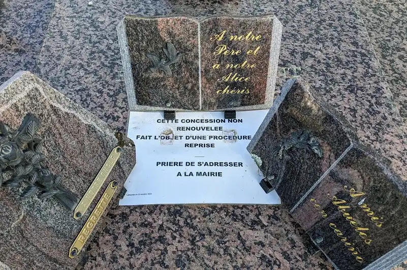 Procédure de reprise au cimetière de Lablachère