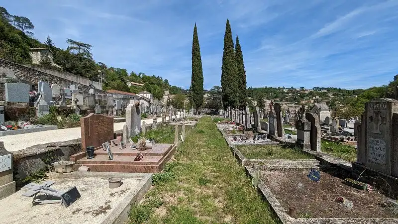 La partie ancienne du cimetière de Largentière
