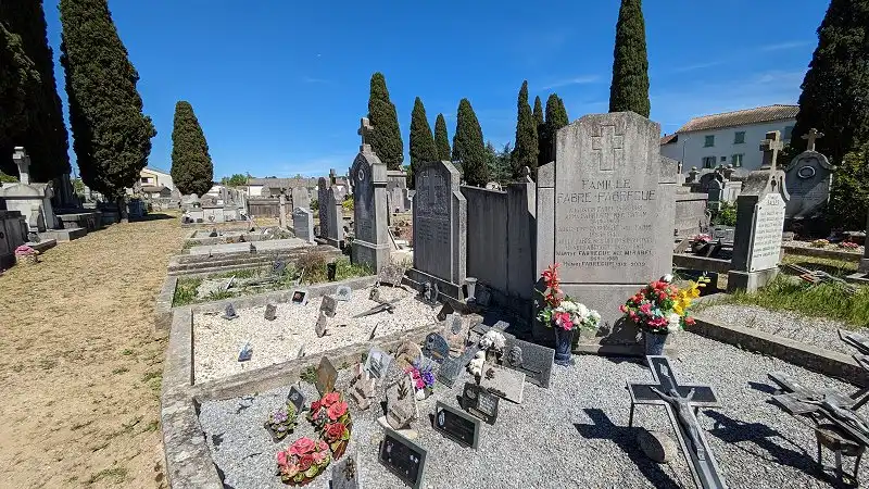 Rénovation de tombe à Ruoms