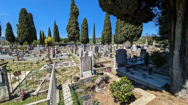 Vue générale du cimetière de Vallon-Pont-d'Arc