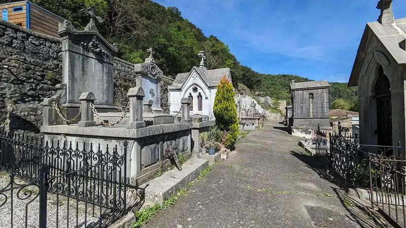 Le cimetière ancien de Vals-Les-Bains